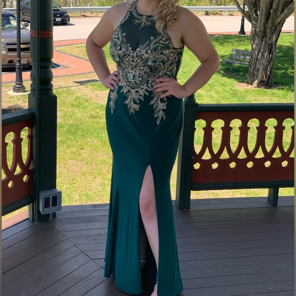 David’s Bridal Emerald Prom Dress - Picture 4 of 12